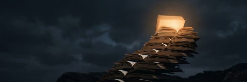 Una escalera hecha de libros abiertos que sube hacia un libro luminoso en el cielo nocturno